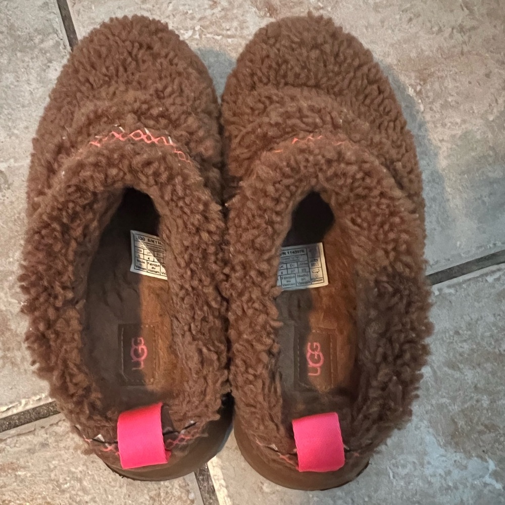UGG Women’s Fuzzy Clogs Brown Size 6 Tazz Braid
